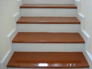 บันไดไม้อัดประสานทำสีสำเร็จ สีไม้เชอรี่ ขนาด 30×290×1,200ม.ม. ขัอเด่น ไม้ไม่บิด ไม่โร่ง ไม่งอ